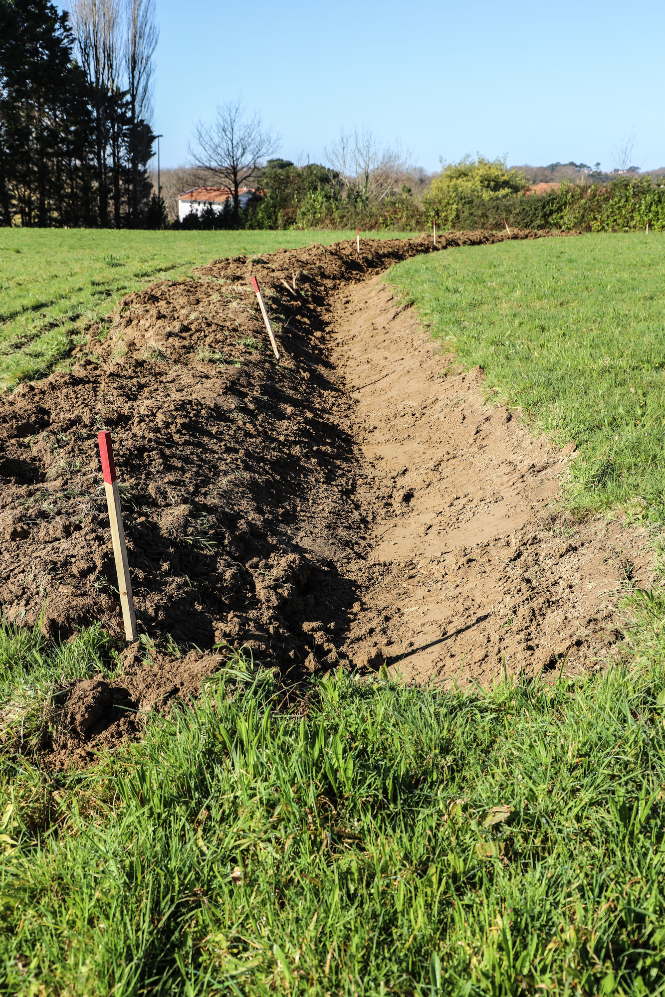 Permaculture swale baissière terre permaculture noue infiltration