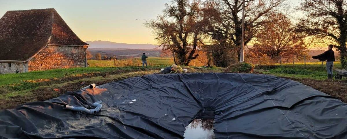 bâche mare étanchéification permaculture hydrologie régénérative